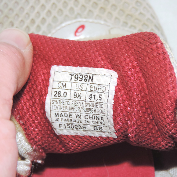 Asics Cumulus 11 red & white athletic shoes - Picture 7 of 7